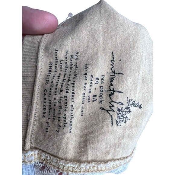 Women’s Free People Set of Two Lace Bandeau Bras Pull On Top Black Size M/L - Picture 11 of 11